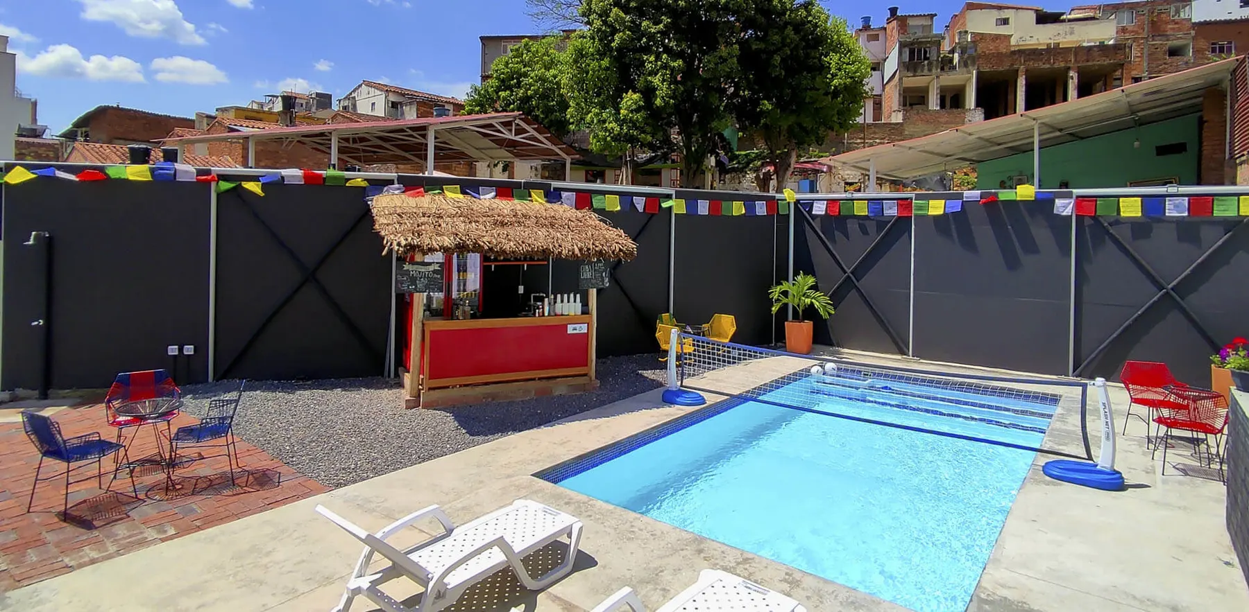 Zona de piscina de Trip Monkey Origen
