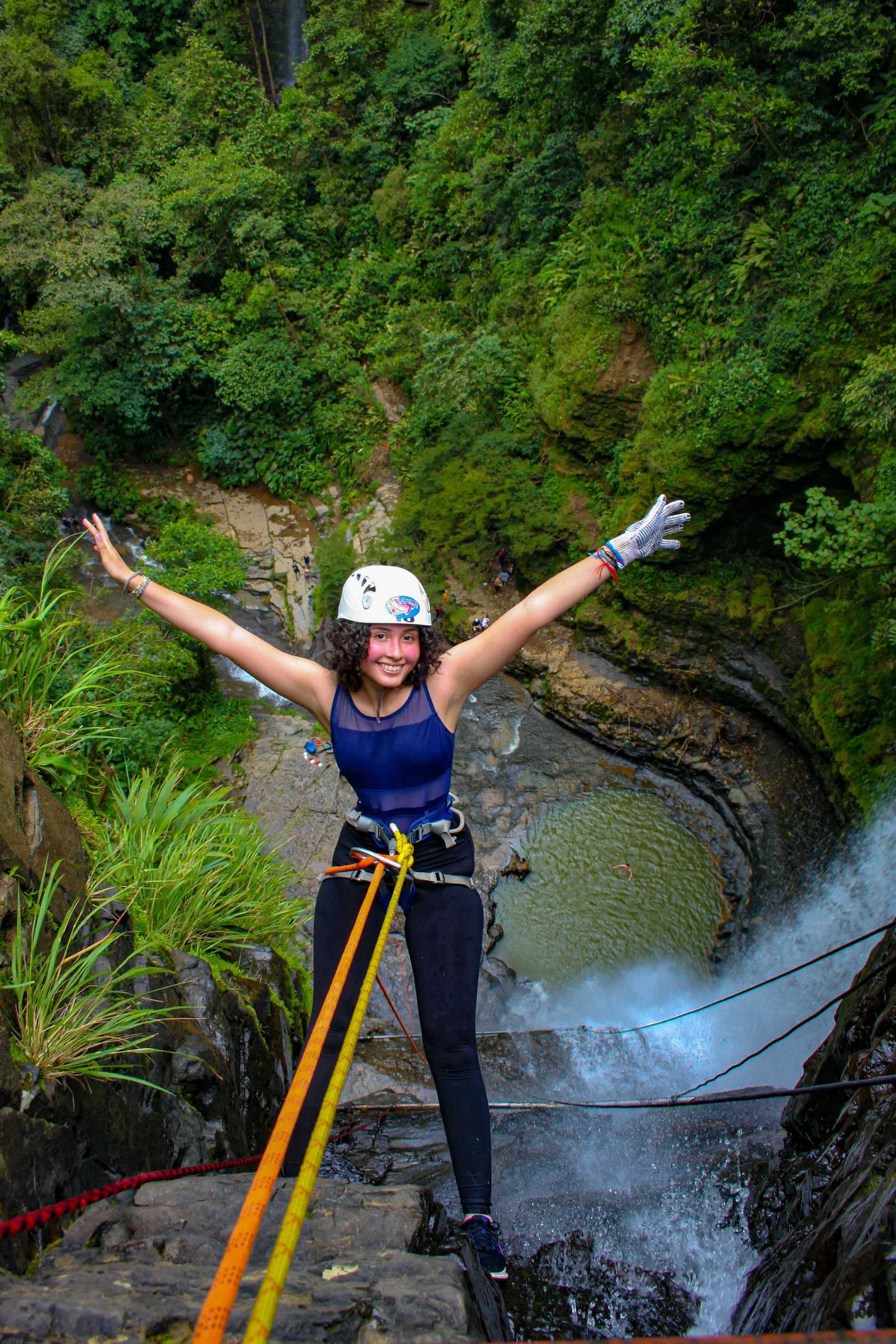 Torrentismo en la cascada de Juan Curí, Santander