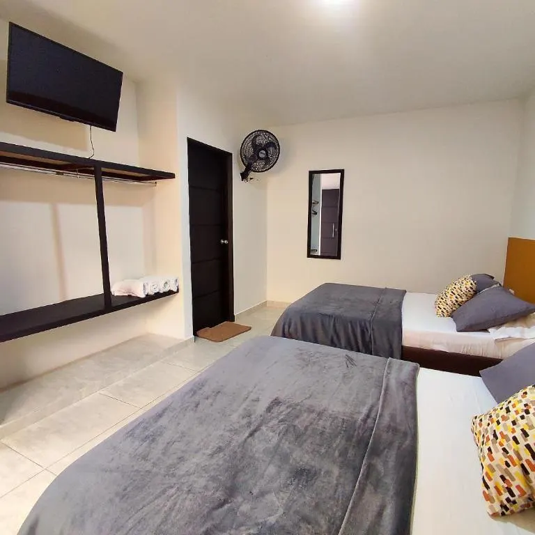 Habitación Twin de Trip Monkey Origen con televisor y ventilador