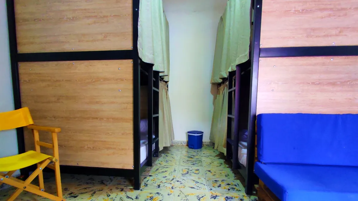 Cabinas con cortina del dormitorio de 4 camas de Trip Monkey Origen