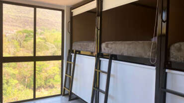 DORMITORIO-Trip-Monkey-del-Rio-1-370x208.jpg